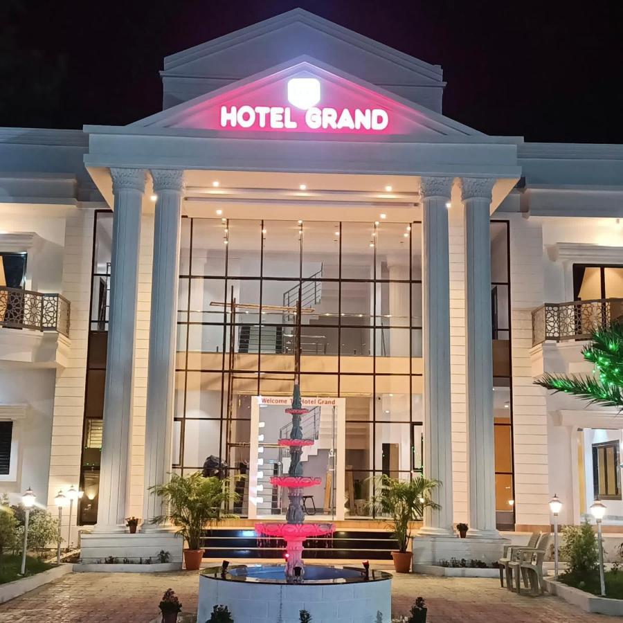Hotel Grand Khuldabad ภายนอก รูปภาพ