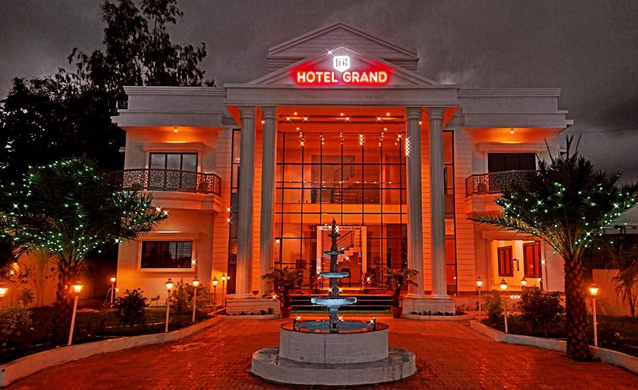 Hotel Grand Khuldabad ภายนอก รูปภาพ