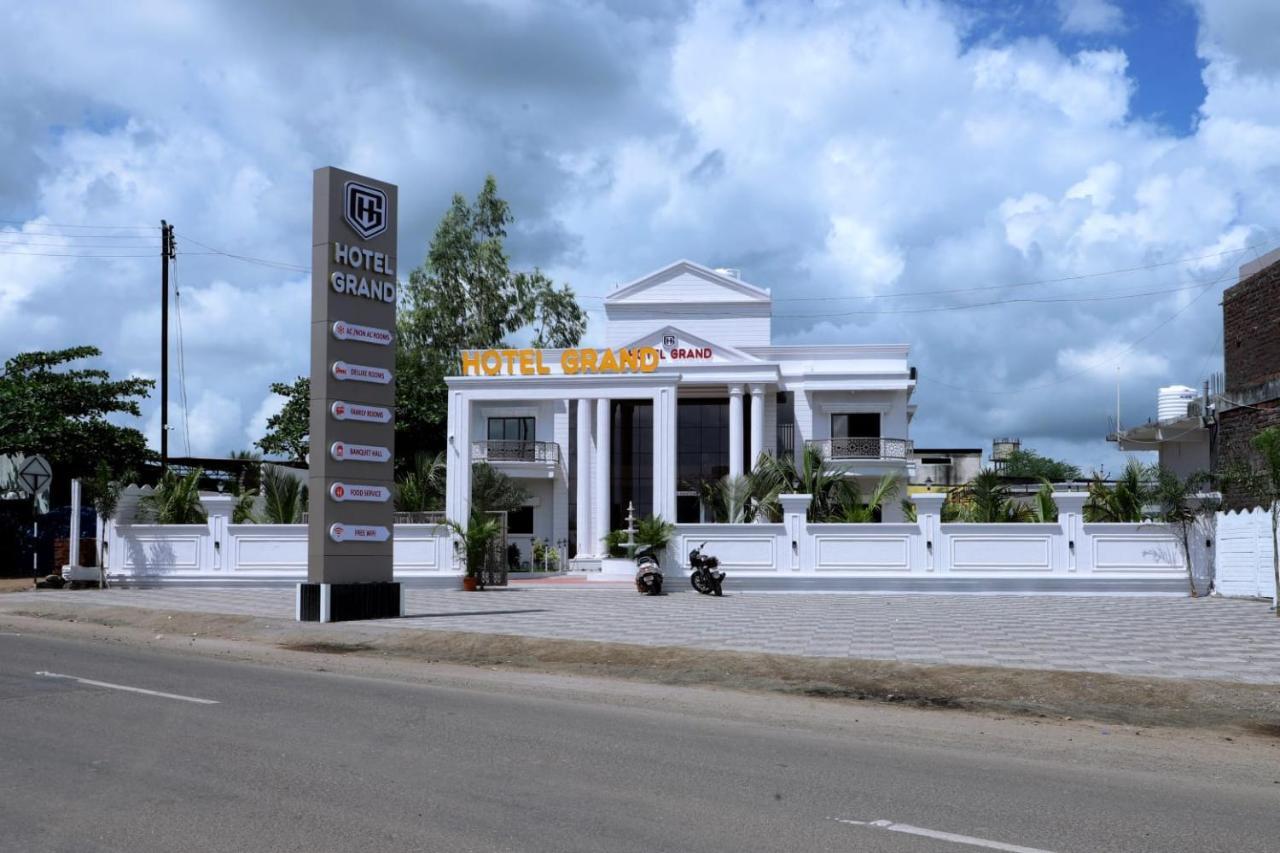 Hotel Grand Khuldabad ภายนอก รูปภาพ