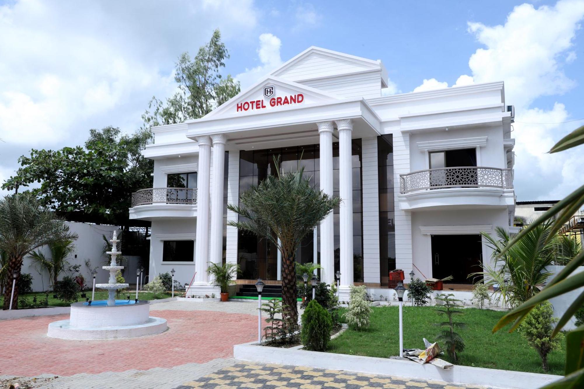 Hotel Grand Khuldabad ภายนอก รูปภาพ
