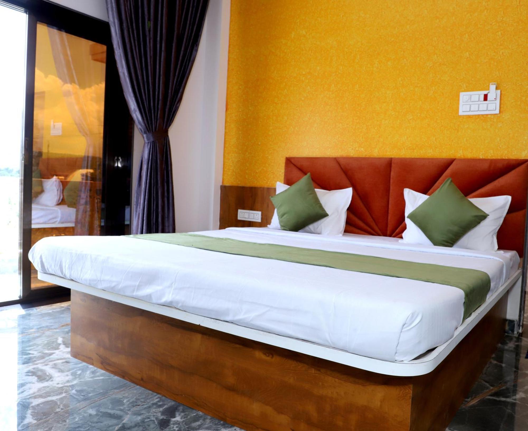Hotel Grand Khuldabad ภายนอก รูปภาพ