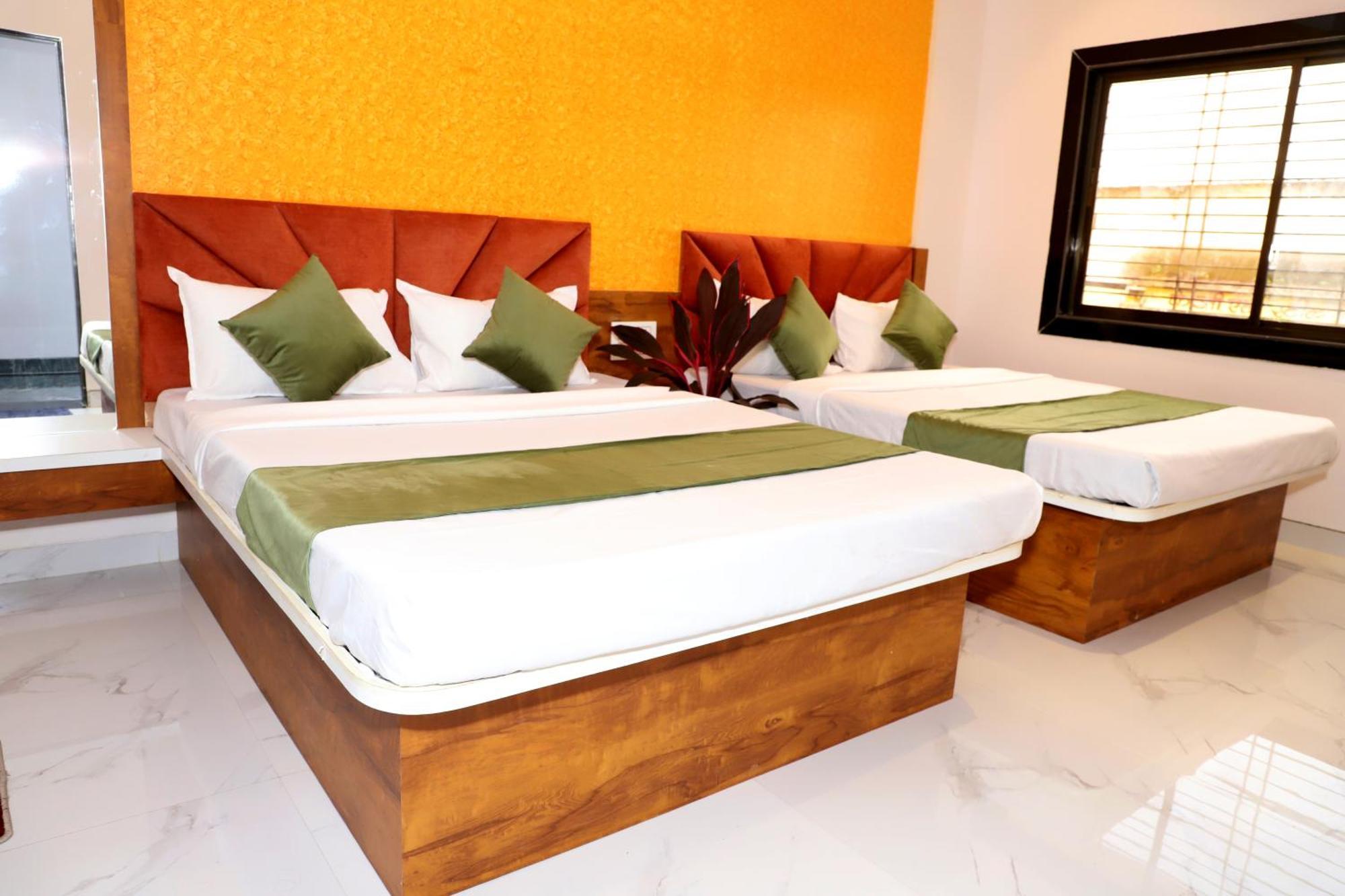 Hotel Grand Khuldabad ภายนอก รูปภาพ