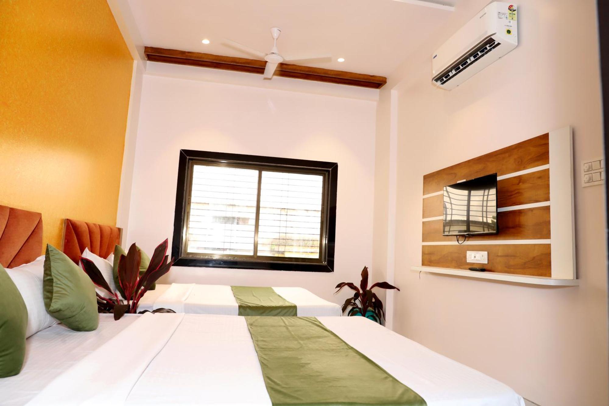 Hotel Grand Khuldabad ภายนอก รูปภาพ