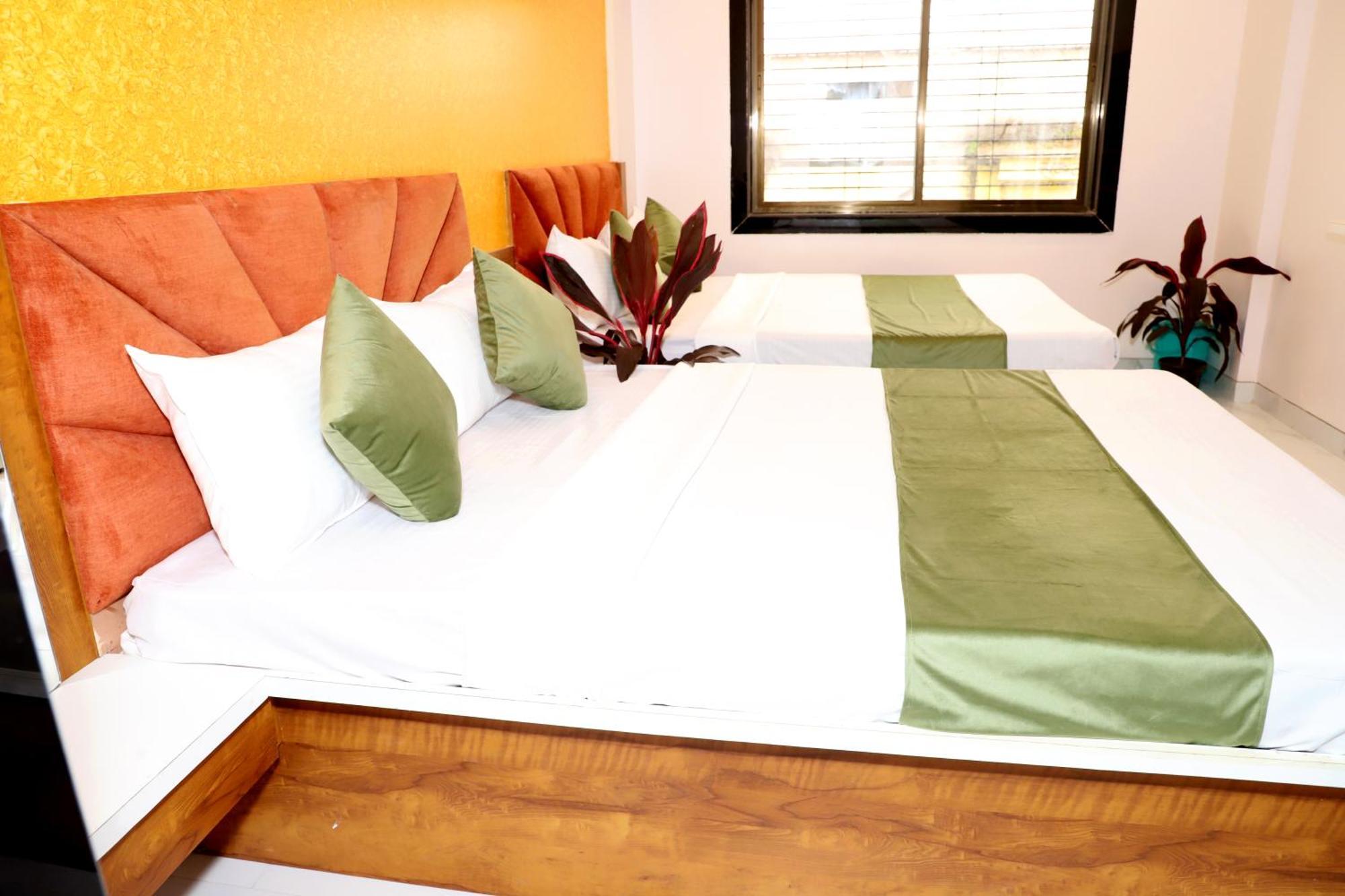 Hotel Grand Khuldabad ภายนอก รูปภาพ