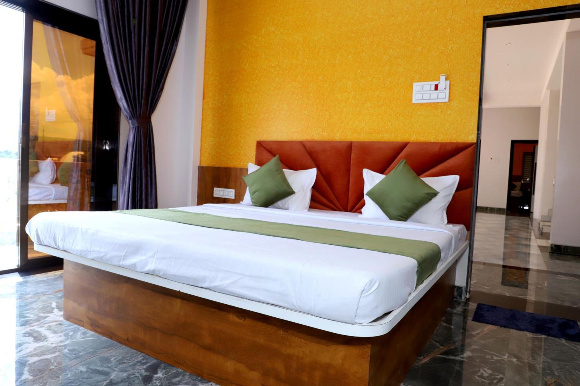 Hotel Grand Khuldabad ภายนอก รูปภาพ