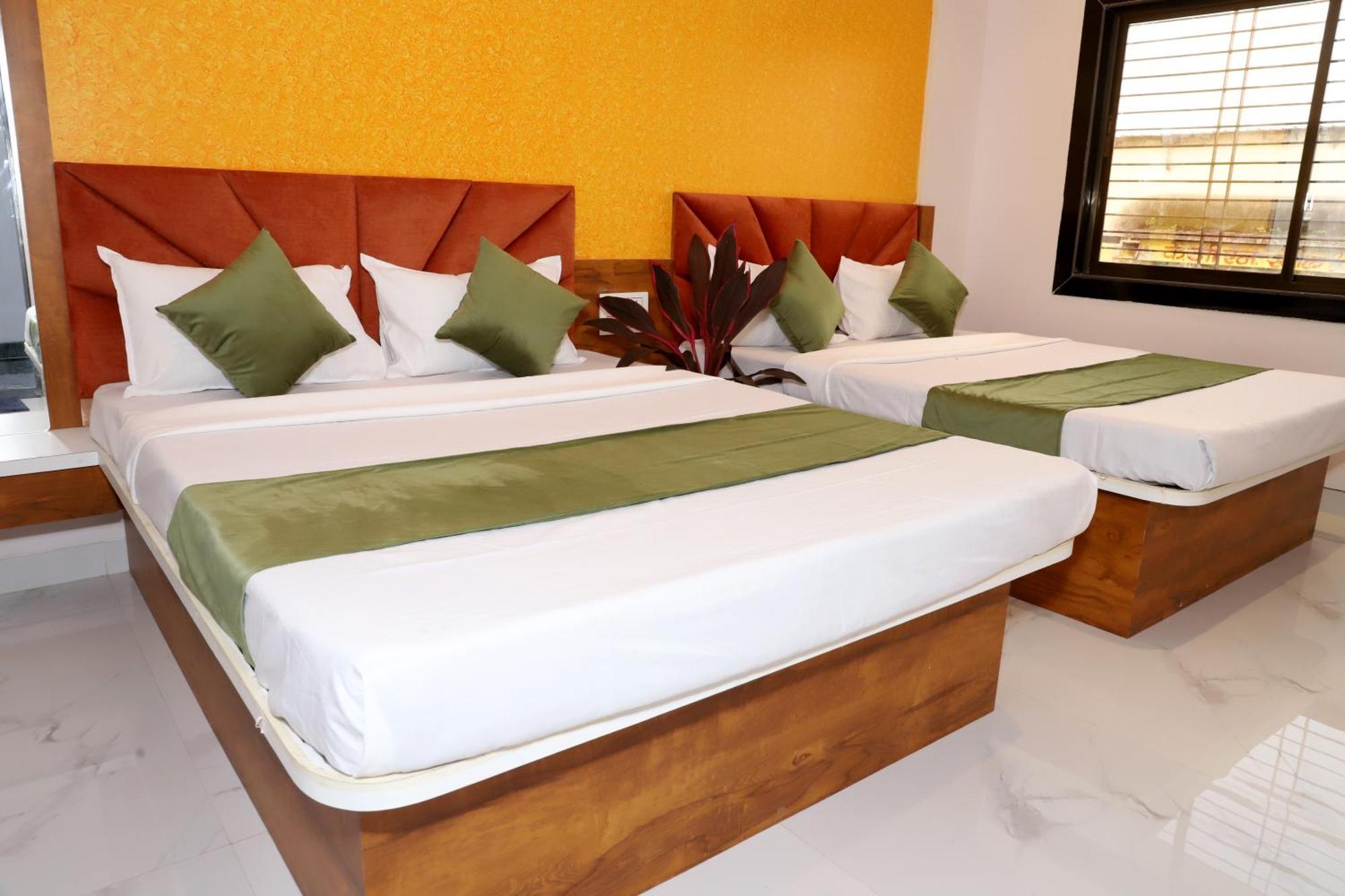 Hotel Grand Khuldabad ภายนอก รูปภาพ